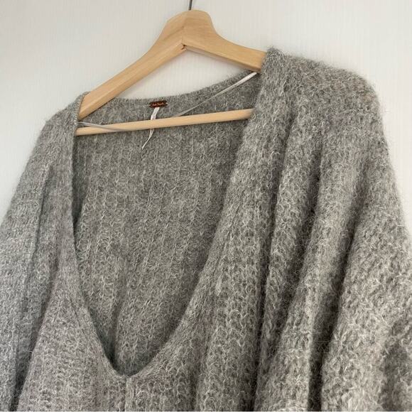 Free People Moonbeam long sleeve v-neck slouchy ribbed knit pullover sweater Lg - Picture 7 of 7